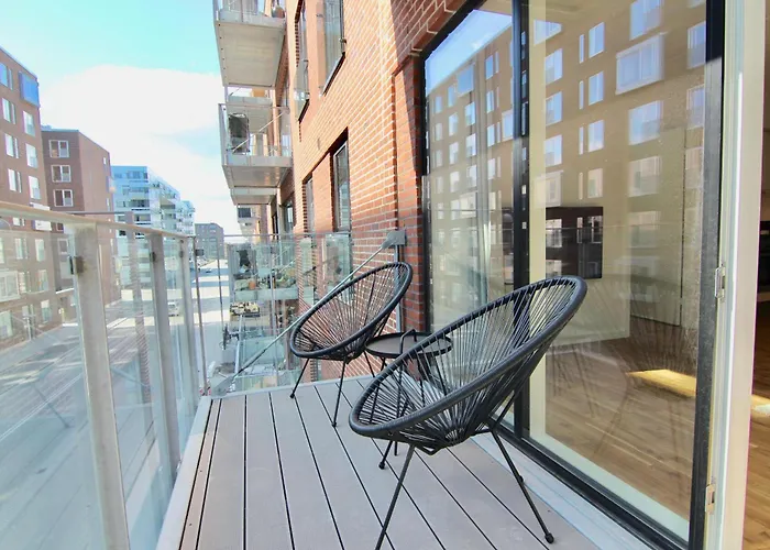 Beautiful 2-Bed W Balcony In Orestaden